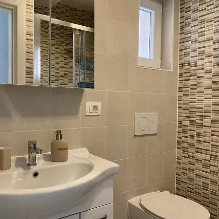 Lejlighed Apartman Maduna 2, Sa Bazenom Kaštel