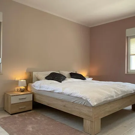 Apartman Maduna 2, Sa Bazenom